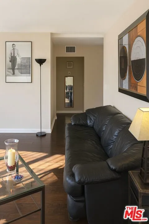 869 S Wooster Street 103, Los Angeles, California 90035 home-pic-4